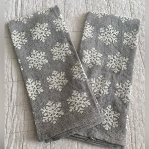 NWOT Snow Flake Kitchen Towels!!